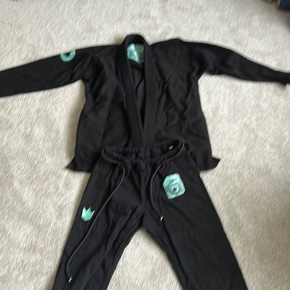 Kings A2 Jiu jitsu kimonos worn a hand full of times no bad smell